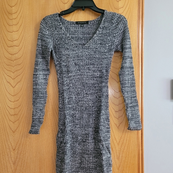 4 dresses - Picture 1 of 4